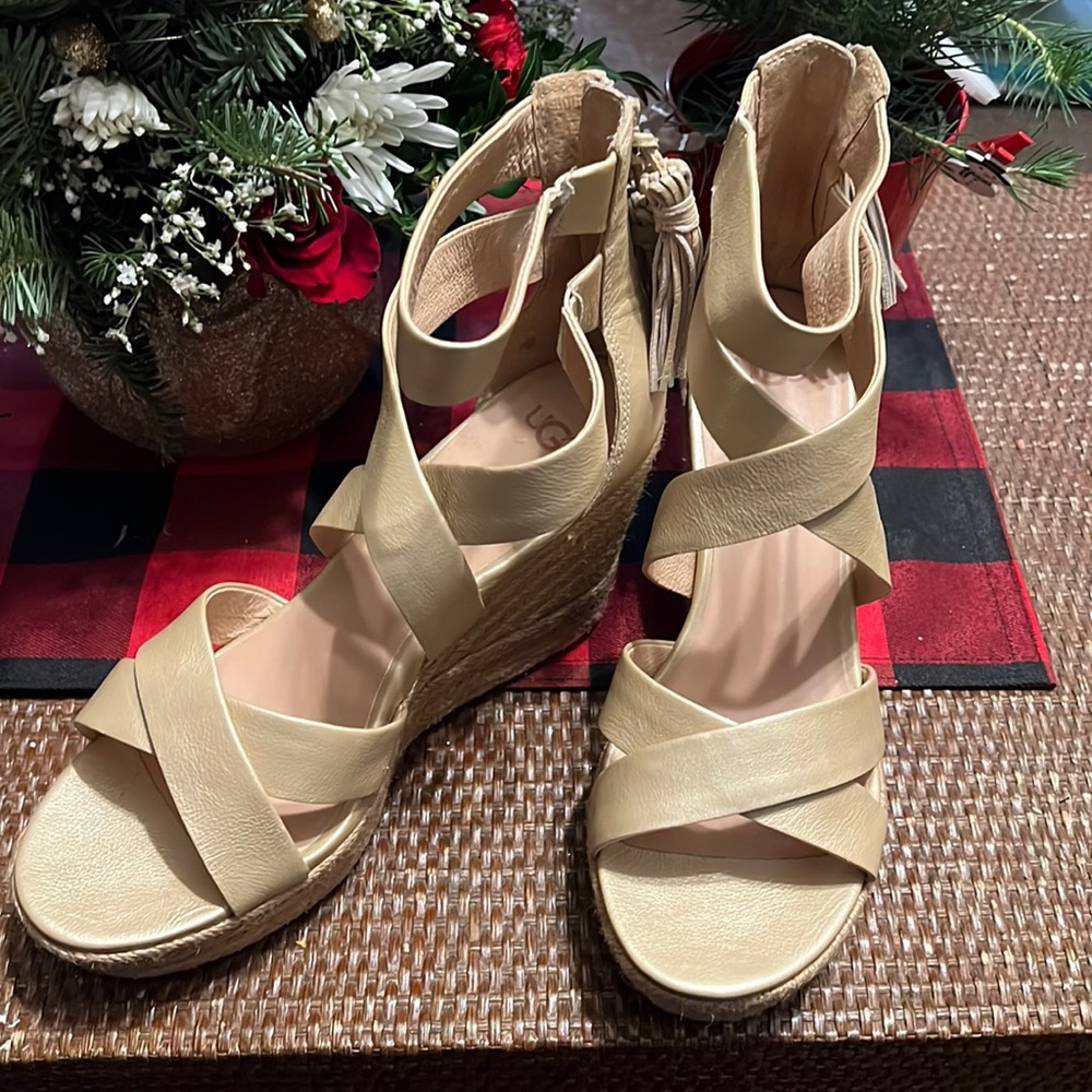 NEW MARKDOWN!!! EUC UGG Gold Wedges Sz9